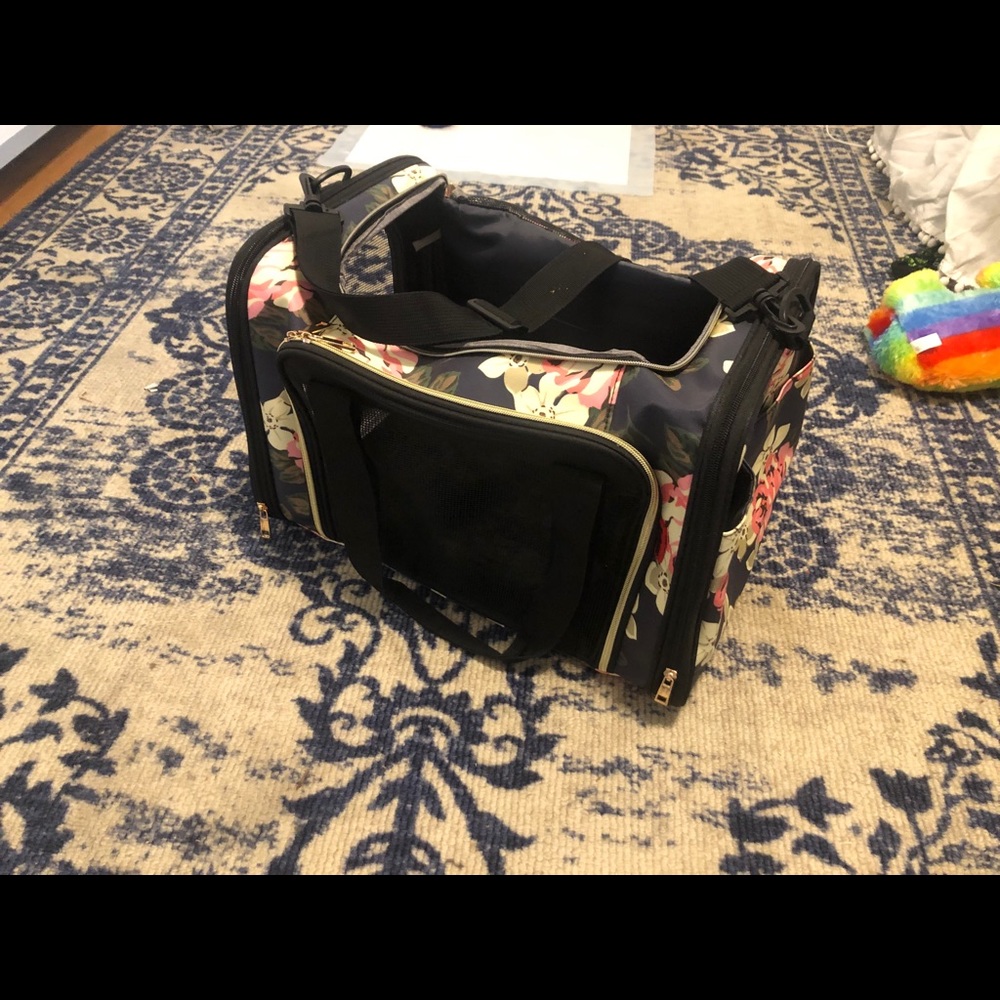 Floral pet carrier